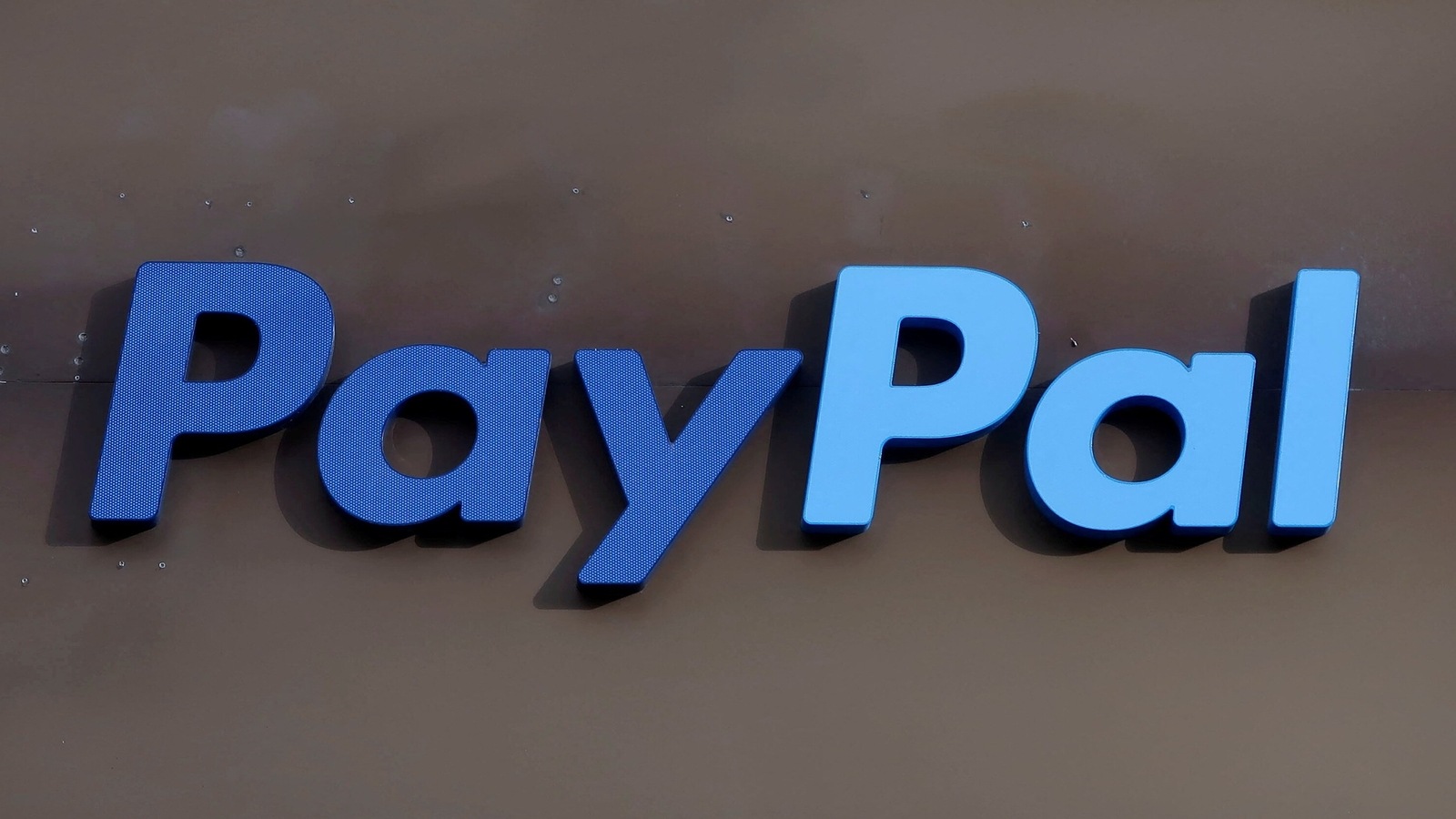 In latest push into crypto payments, PayPal launches stablecoin