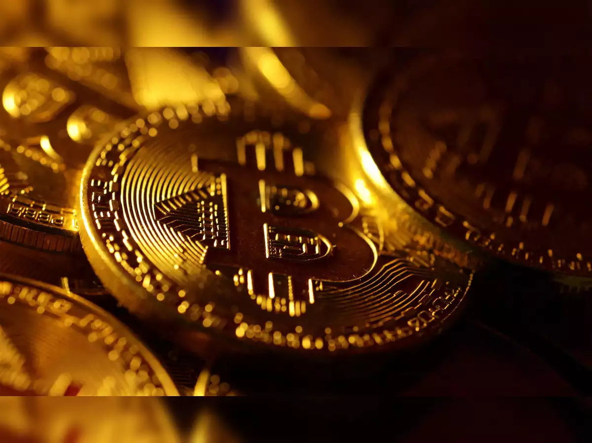 Bitcoin Falls to Four-Week Low, Falling Below $65,000 Mark