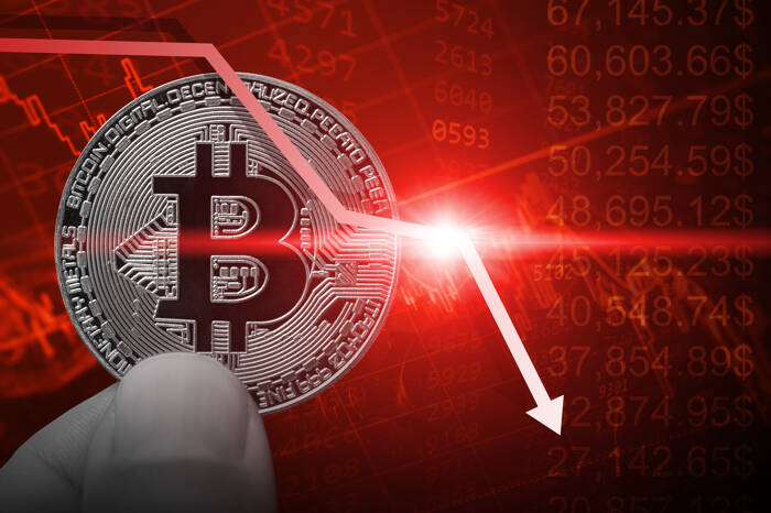 Crypto Market Plunge: Bitcoin, Altcoins Hit Monthly Lows Amid Widespread Sell-off