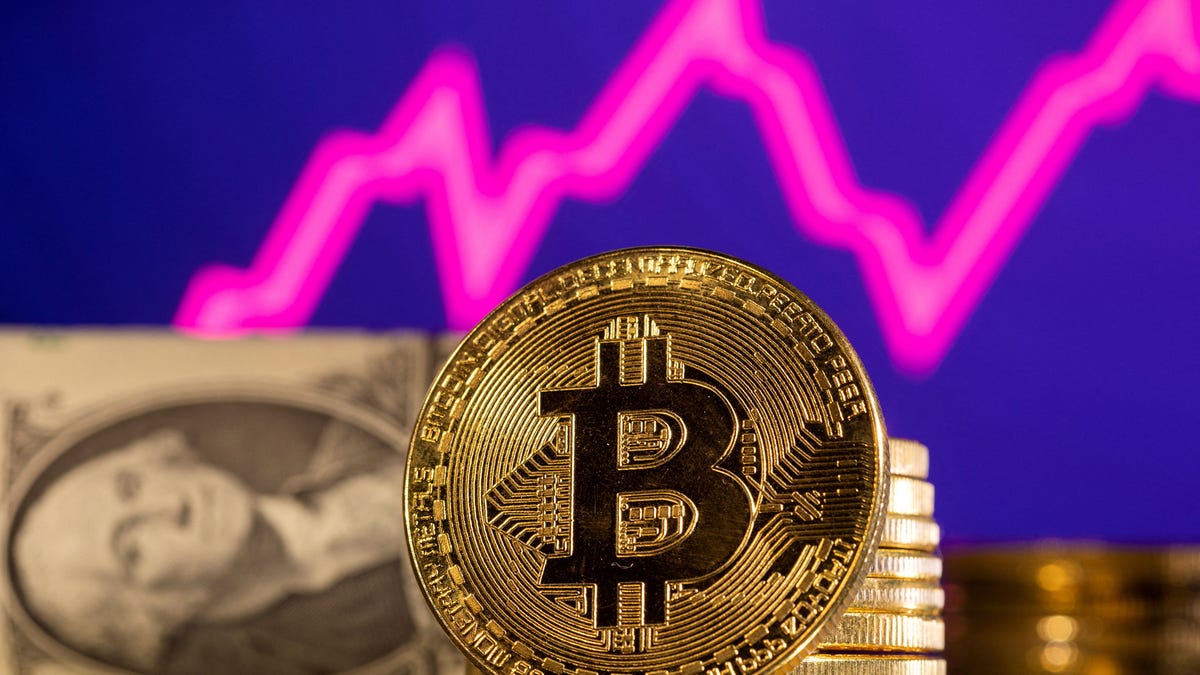 Bitcoin Falls as Tech Stocks Fall